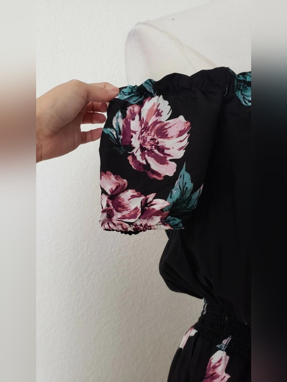 Off-Shoulder Black Floral Summer Dress - Picture 4 of 4